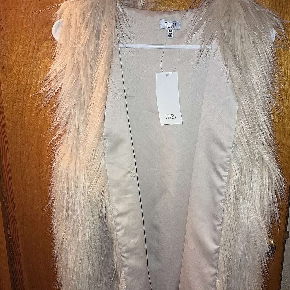 Tobi Faux Fur Vest in Cream